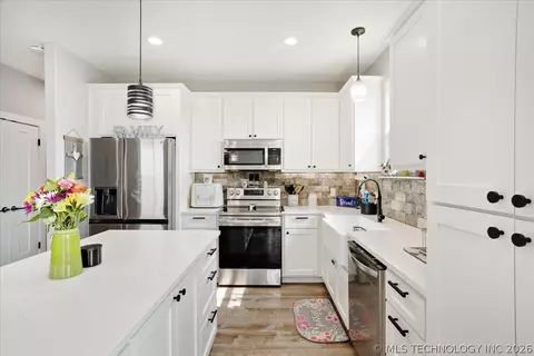 Kitchen - 79 Wilson Loop, Durant, OK 74701 photo 4 of 5
