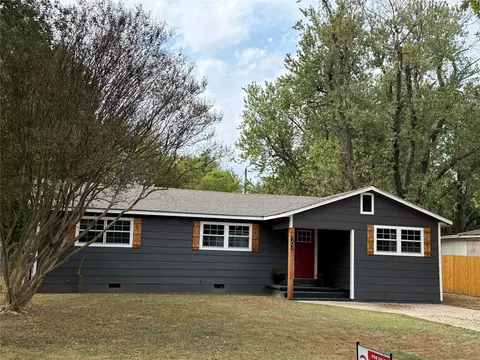 Exterior - 702 6th Ave, Warner, OK 74469 photo 2 of 11