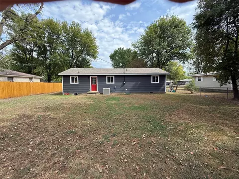 Exterior - 702 6th Ave, Warner, OK 74469 photo 4 of 11
