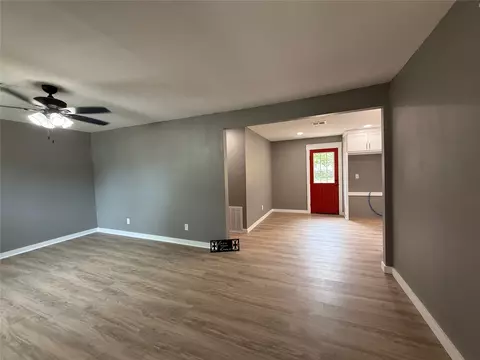 Living - 702 6th Ave, Warner, OK 74469 photo 4 of 5