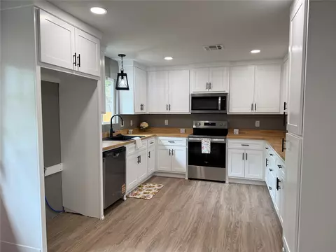 Kitchen - 702 6th Ave, Warner, OK 74469 photo 2 of 2