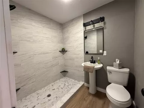 Bath - 702 6th Ave, Warner, OK 74469 photo 2 of 2