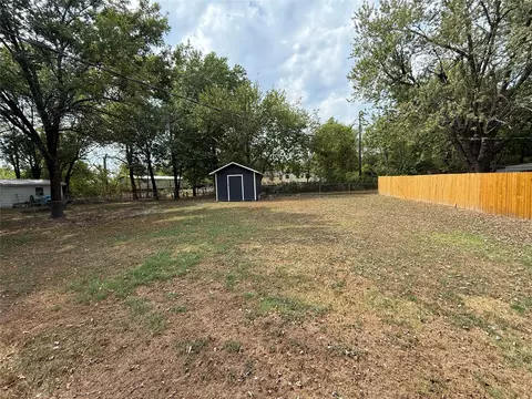 Exterior - 702 6th Ave, Warner, OK 74469 photo 3 of 11