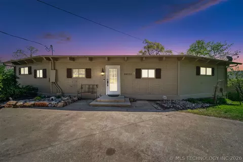 24280 S 610 Dr, Grove, OK 74344