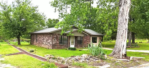 1109 Palmer Ln, Eufaula, OK 74432
