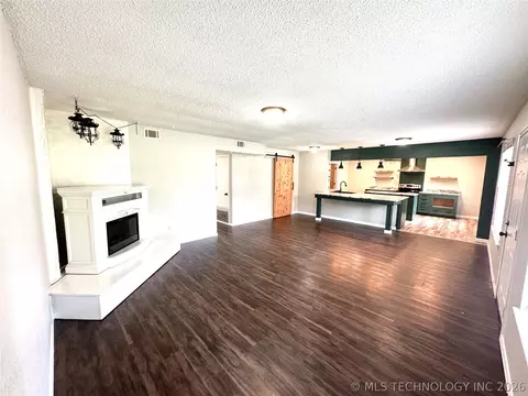 Living - 1109 Palmer Ln, Eufaula, OK 74432 photo 1 of 4