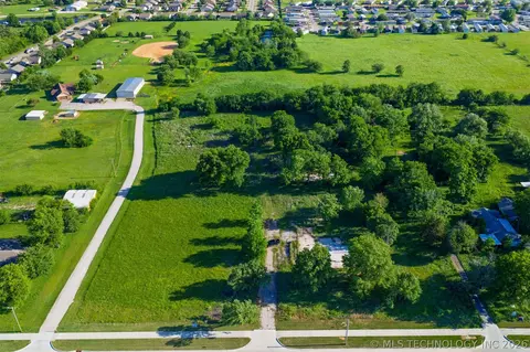 11702 116th St N, Collinsville, OK 74021
