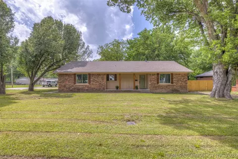 912 S Garfield Ave, Wagoner, OK 74467