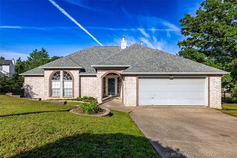 3712 Silver Oak Ct, Tulsa, OK 74107