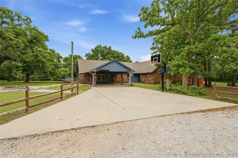 971 Wood Lake Dr, Sand Springs, OK 74063