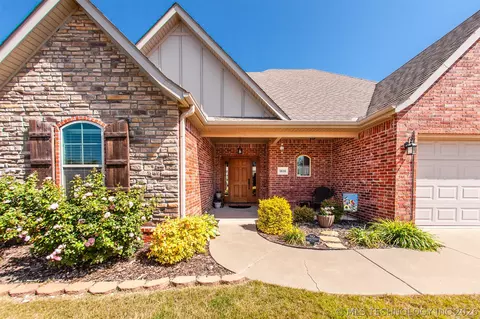 5610 Nottingham Pl, Bartlesville, OK 74006