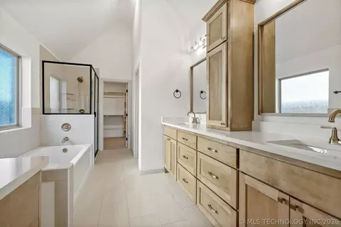 Bath - 7109 E Queens St, Broken Arrow, OK 74014 photo 1 of 6
