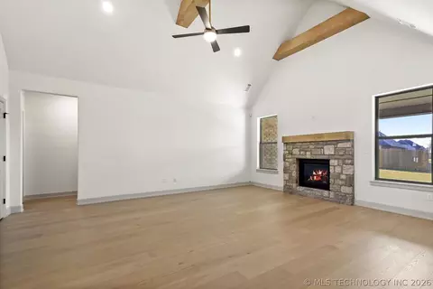 Living - 7109 E Queens St, Broken Arrow, OK 74014 photo 3 of 3