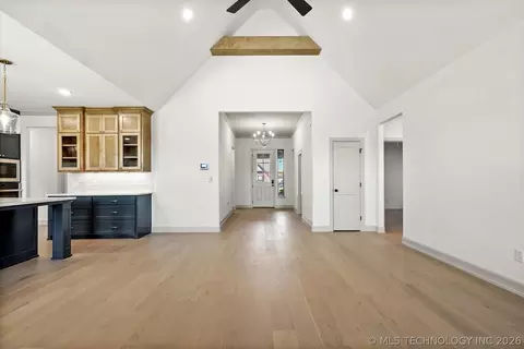 Entry Way - 7109 E Queens St, Broken Arrow, OK 74014 photo 4 of 6