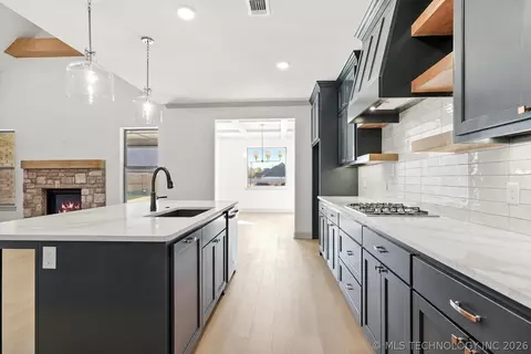 Kitchen - 7109 E Queens St, Broken Arrow, OK 74014 photo 4 of 6