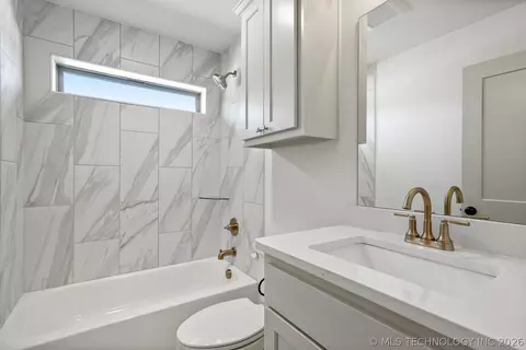Bath - 7109 E Queens St, Broken Arrow, OK 74014 photo 6 of 6