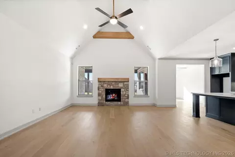 Living - 7109 E Queens St, Broken Arrow, OK 74014 photo 1 of 3