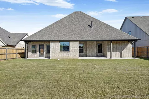 Exterior - 7109 E Queens St, Broken Arrow, OK 74014 photo 2 of 4