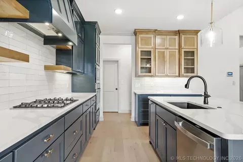 Kitchen - 7109 E Queens St, Broken Arrow, OK 74014 photo 3 of 6