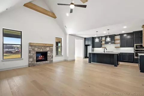 Living - 7109 E Queens St, Broken Arrow, OK 74014 photo 2 of 3