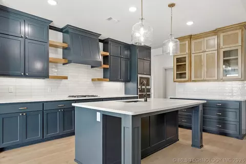 Kitchen - 7109 E Queens St, Broken Arrow, OK 74014 photo 2 of 6