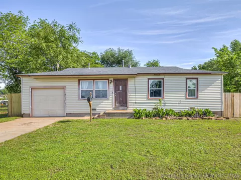 403 W 45th St, Sand Springs, OK 74063