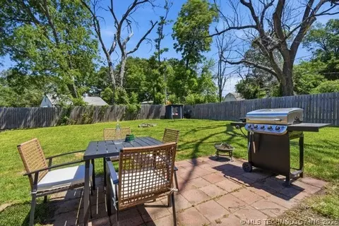 Exterior - 302 E 12th St, Claremore, OK 74017 photo 2 of 4