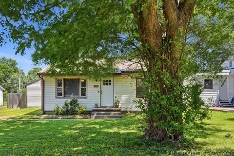 302 E 12th St, Claremore, OK 74017