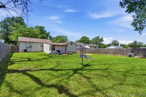 Exterior - 302 E 12th St, Claremore, OK 74017 photo 4 of 4