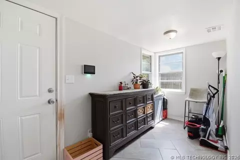 Entry Way - 302 E 12th St, Claremore, OK 74017 photo 1 of 1