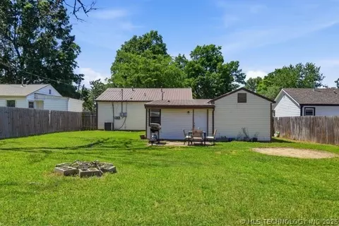 Exterior - 302 E 12th St, Claremore, OK 74017 photo 3 of 4