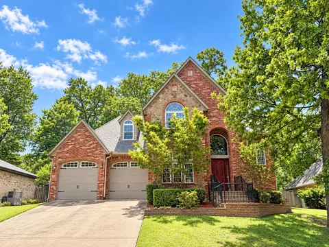 306 Hickory Dr, Tahlequah, OK 74464