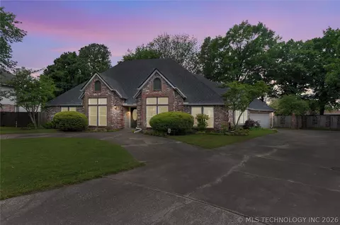 8704 S Delaware Pl, Tulsa, OK 74137