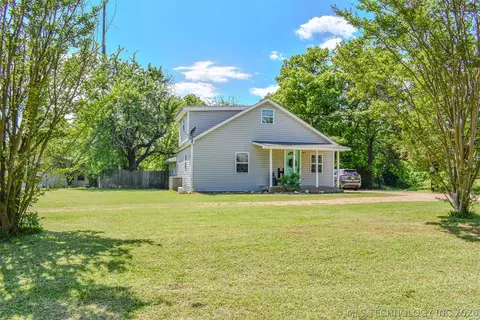1114 N 4230 Rd, Hugo, OK 74743