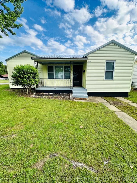 1001 Summit St, Henryetta, OK 74437