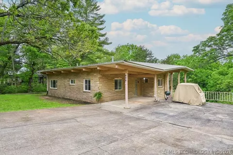 494 Cedar Blvd, Locust Grove, OK 74352