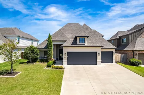 8711 S Phoenix Pl, Tulsa, OK 74132