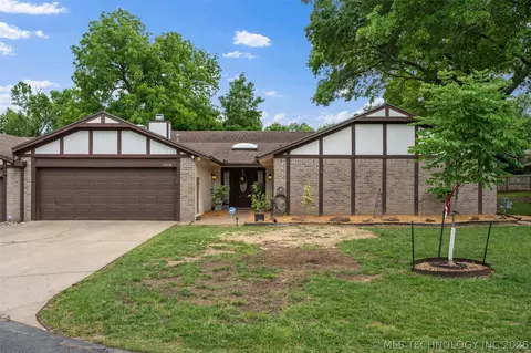 1555 Pecan Pl, Bartlesville, OK 74003