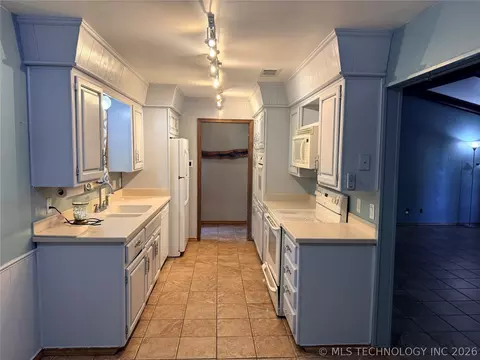 Kitchen - 5202 Pheasant Run Rd, Durant, OK 74701 photo 1 of 2