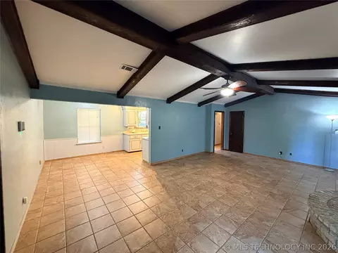 Living - 5202 Pheasant Run Rd, Durant, OK 74701 photo 2 of 4