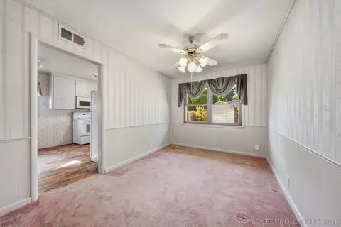 Dining - 5769 E 29th St, Tulsa, OK 74114 photo 2 of 2