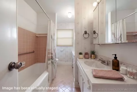 Bath - 5769 E 29th St, Tulsa, OK 74114 photo 1 of 2