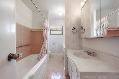 Bath - 5769 E 29th St, Tulsa, OK 74114 photo 2 of 2