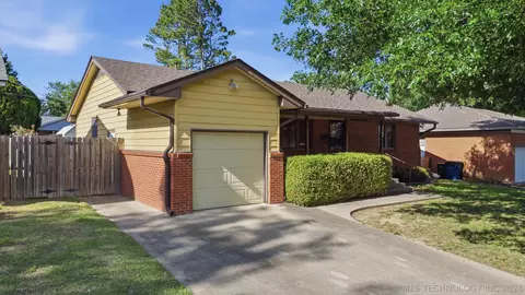 Exterior - 5769 E 29th St, Tulsa, OK 74114 photo 2 of 3