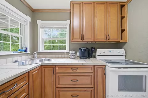 Kitchen - 4248 W Pilot Dr, Hulbert, OK 74441 photo 4 of 4