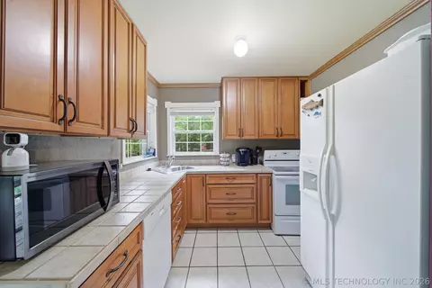 Kitchen - 4248 W Pilot Dr, Hulbert, OK 74441 photo 1 of 4