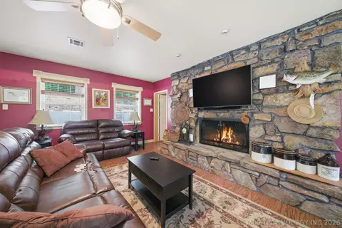 Living - 4248 W Pilot Dr, Hulbert, OK 74441 photo 3 of 6