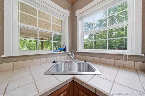 Kitchen - 4248 W Pilot Dr, Hulbert, OK 74441 photo 3 of 4