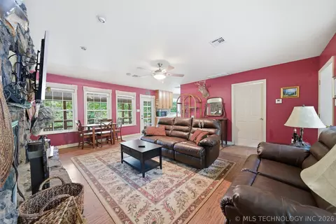 Living - 4248 W Pilot Dr, Hulbert, OK 74441 photo 5 of 6