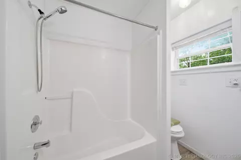 Bath - 4248 W Pilot Dr, Hulbert, OK 74441 photo 1 of 1